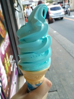 Okay that is a very pretty ice cream and I want one owo