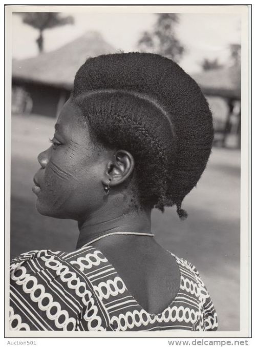 nashaawest:  vintagecongo:  “Femme bango-bango”  Belgian Congo by H. Goldstein  when you’re tender headed