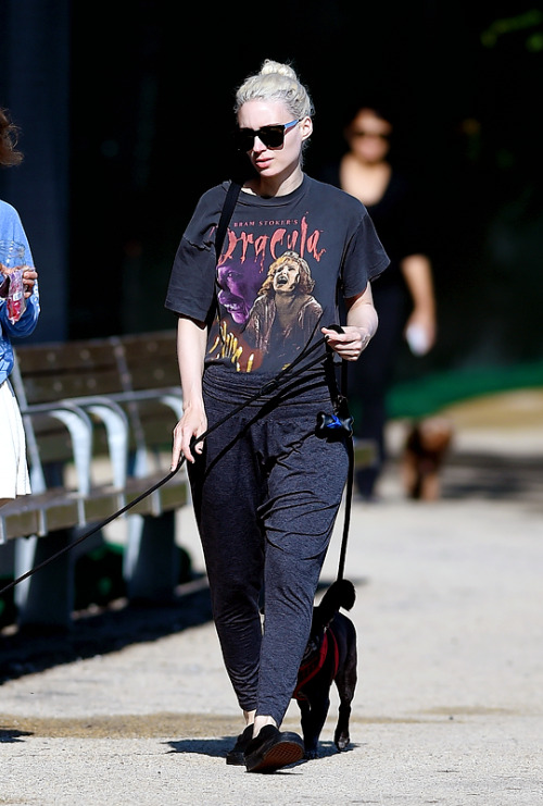 rooneydaily: Rooney Mara out in NYC