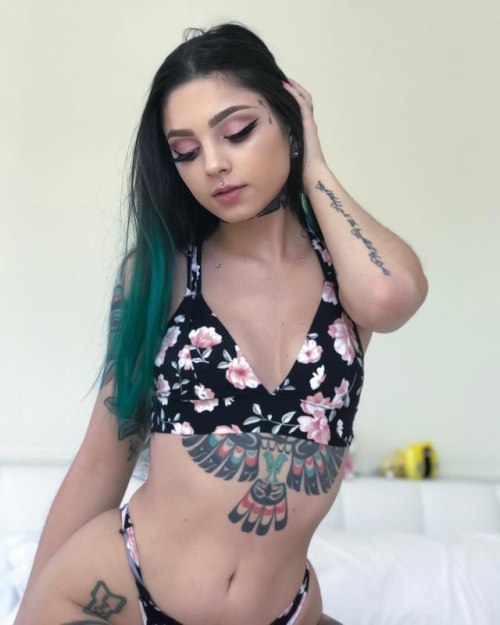 tattedbeautues:    Taylor White   porn pictures