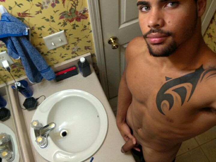straightdudesnudes:  Let the biracial stud fest commence! Darrin is a hot biracial