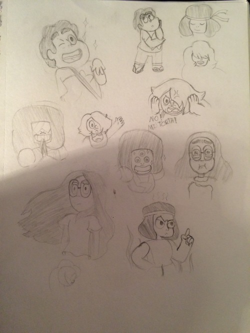 So I started drawing my favourites faces and poses of some SU characters and I wanted to share it.