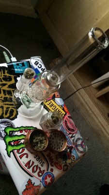 livef4stdiey0ung:  Smoke sesh 