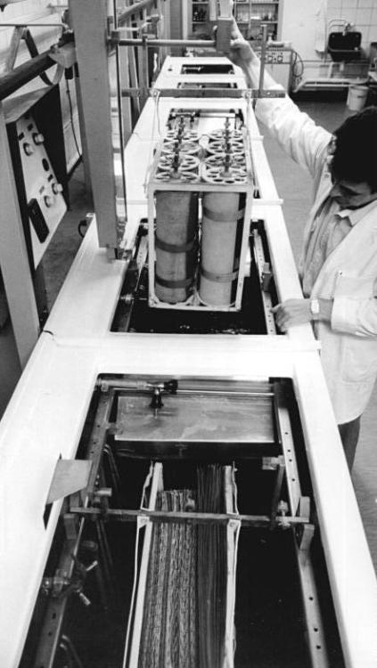 Book restorer at Deutsche Bücherei, Leipzig (1986).&gt; Photo: Waltraud Grubitzsch.