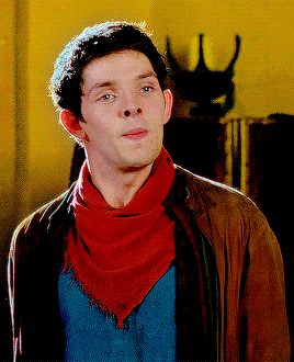 ughmerlin:make me choose↳@therealcrazytools asked: merlin’s red shirt&blue scarf or blue shirt&a