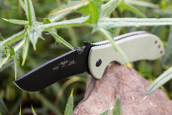 knifecenter:  New Emerson Commander. Welcome to the jungle. http://kcoti.com/16EH3sX