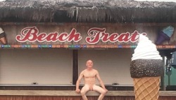 jaybee1959:  #jaybee1959  wet gloomy day fun at the #beach