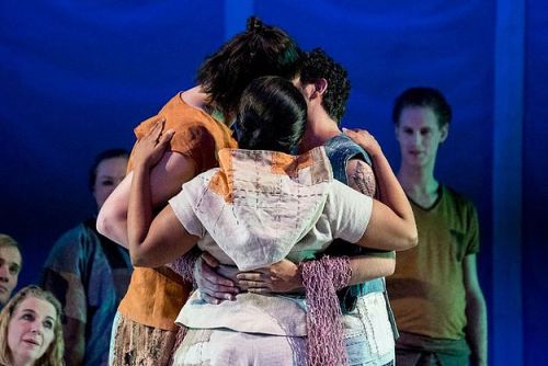 parmandil:Jesus Garcia, Robert Davies and Kishani Jayasinghe in Timothy Nelsons production of Les pê