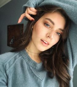 Hannah (15 Photo)