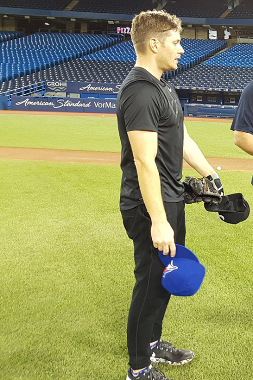 justjensenanddean:  Jensen Ackles | Rogers Centre (Toronto, October 9, 2017) [x]