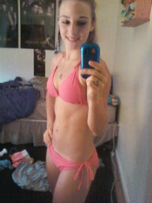 usmilitarysluts:  Air Force AB Sutier takes some selfies in and out of a bikini.