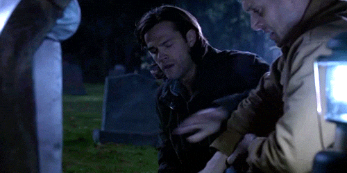 alldeanneedsissamandpie: Sam/Dean+touching [King of the Damned]