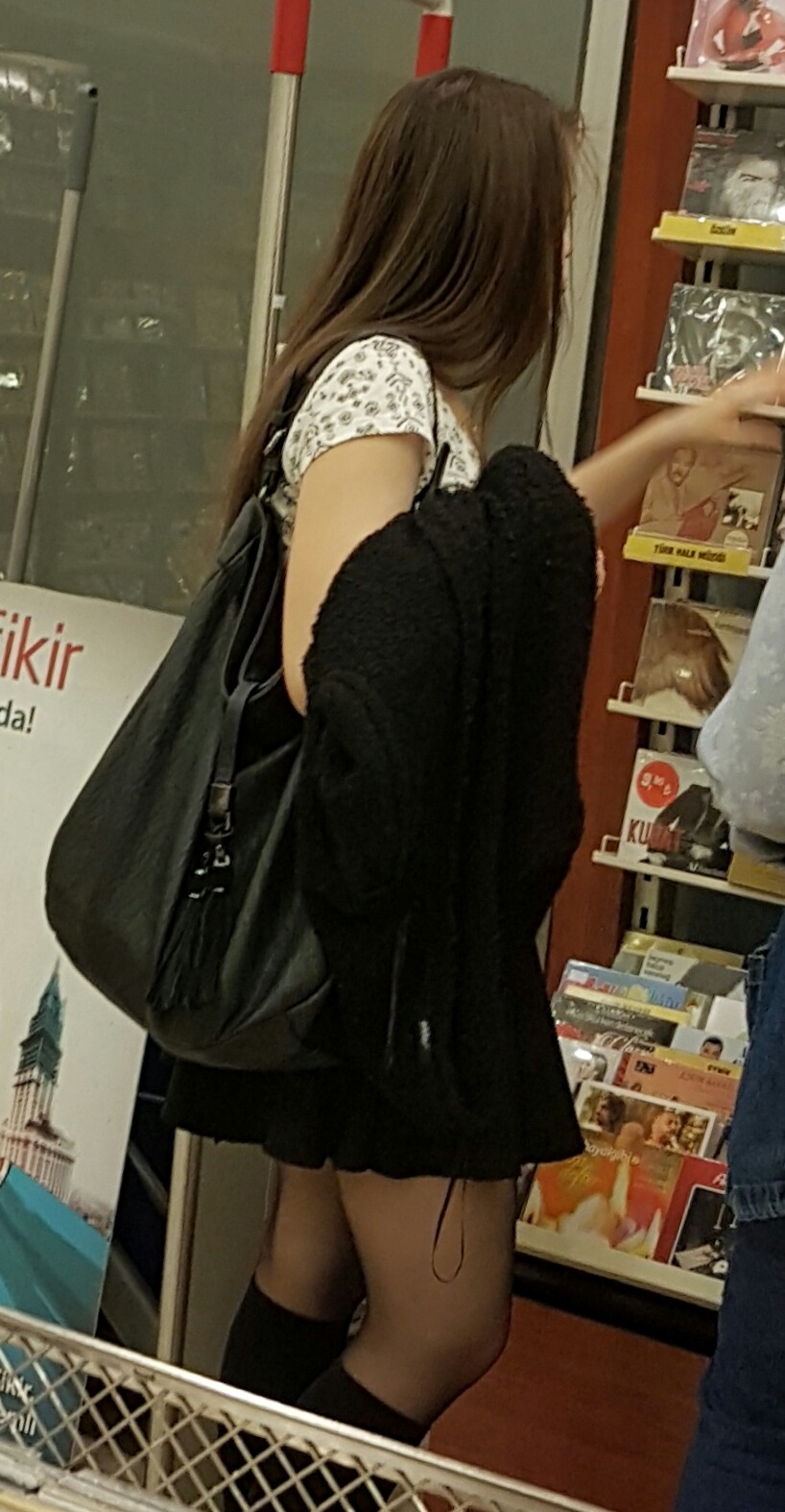 voyeurtrky:  what would you do to this babe?