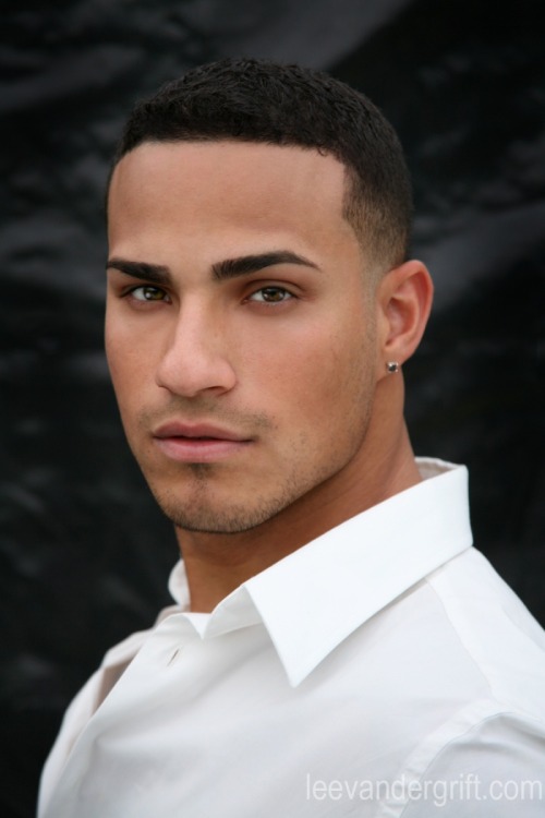 sexyredbones:  Eduardo Ruiz 
