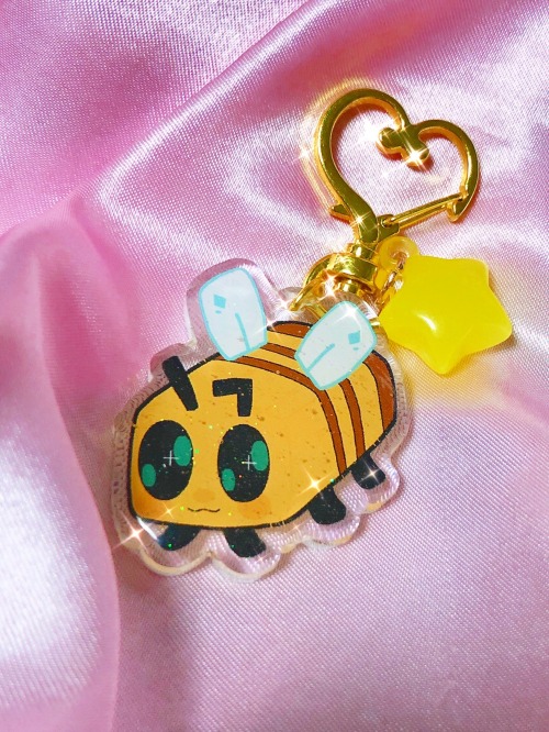 the boys are back in town!! new minecraft bee charms added to my shop!