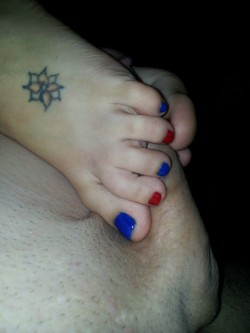 heathersfeetandtoes:  This mornings foot fun ! ;-)