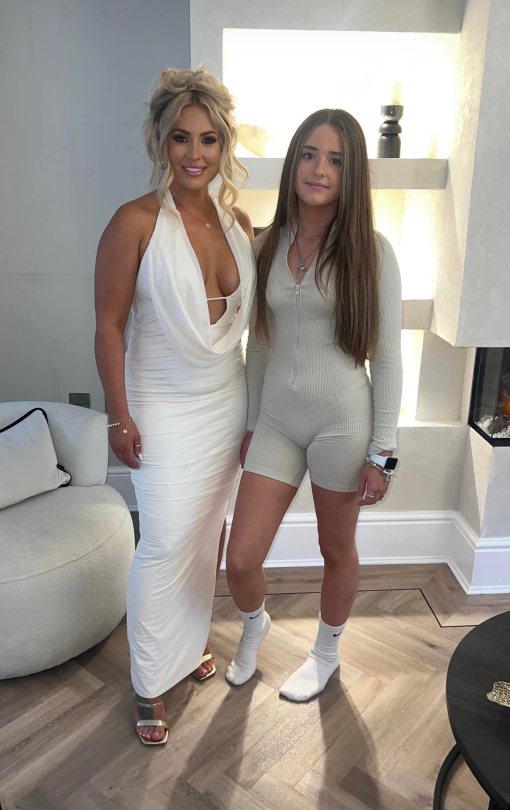 Mother Or Daughter ? 