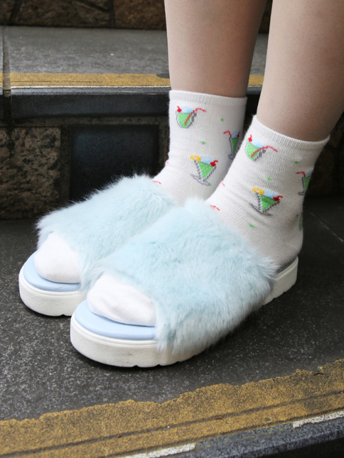 streetsnapfashion: ~  Fluffy Sandals in Harajuku x ~