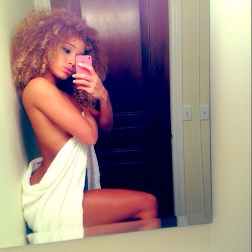 thefinestbitches:  Anabella Carrasco 