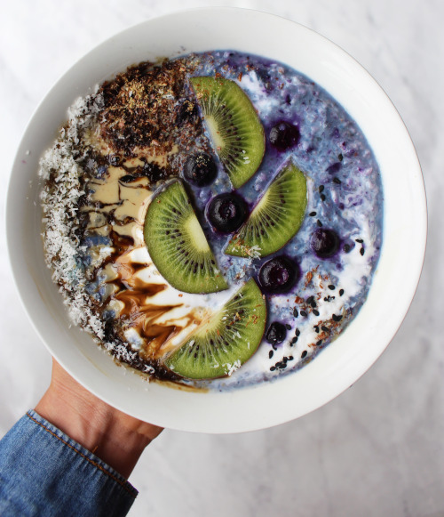 Was feeling super fancy this morning so made some galaxy blueberry oatmeal topped with tahini, cocon