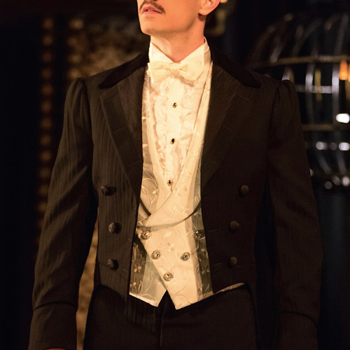 From design to costume: Raoul’s waistcoat and shirtHadley Fraser, Royal Albert HallToby Joch, Oberha