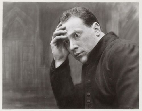 Photograph of Dutch actor Willem van der Veer by Jacob Merkelbach (1877-1942). Beeldbank Stadsa
