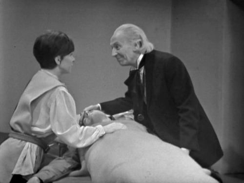 stitching-in-time: Warm and fuzzy moments with the First Doctor! If anybody ever tries to tell you t