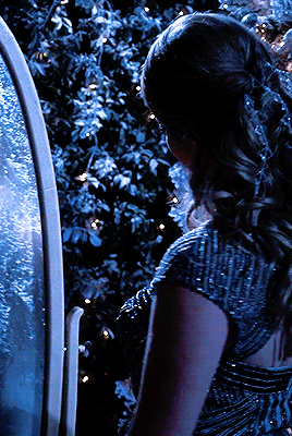 - I Saw Ali Kissing Santa Claus. - Was It A Guy Or Girl? 