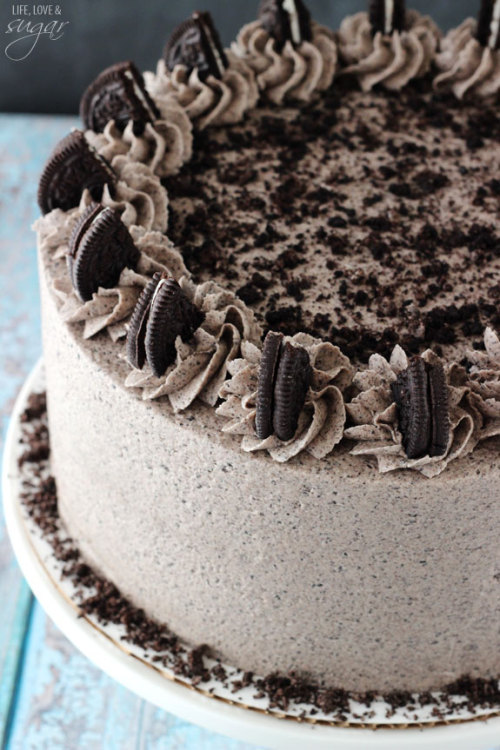 sweetoothgirl:  Chocolate Oreo Cake 