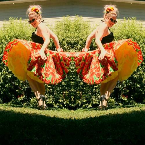 I have fruit in my hair and watermelons all over my skirt. Good aesthetic. . . . . #pinup #ootd #car