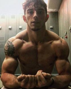 brentrollinsdailypicture:  post workout flex