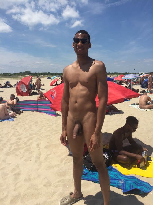 always-nude:  Always nude!