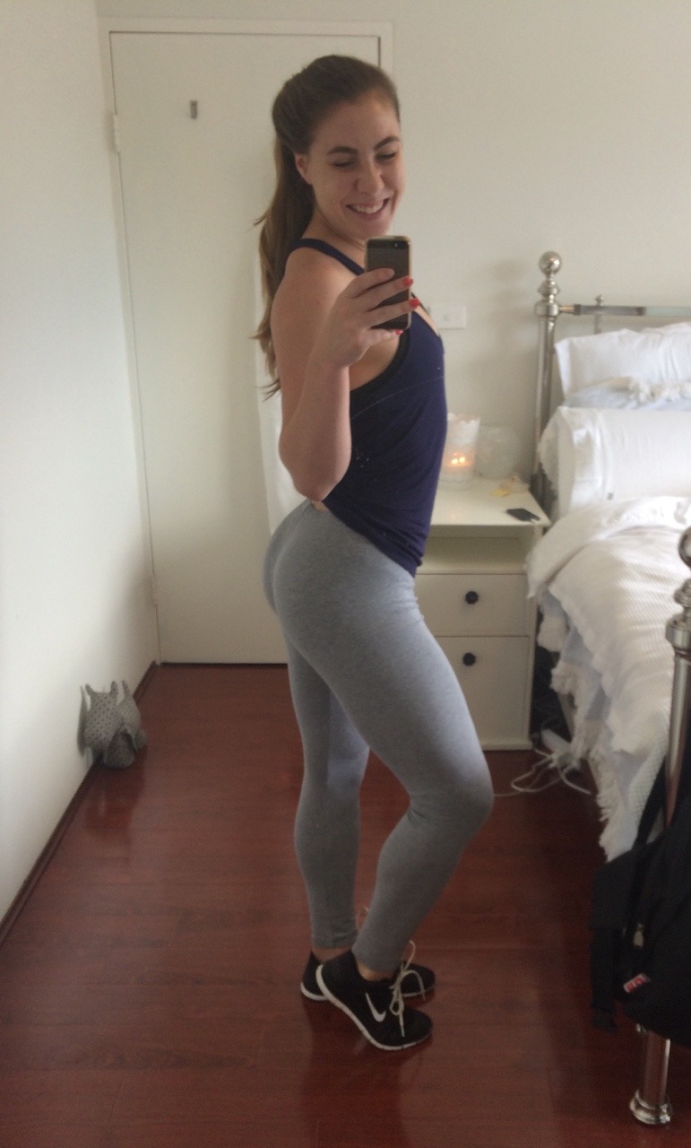 the-life-of-leah:  So I got some grey tights a la blondevsworld and can ten out of