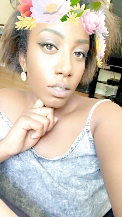 neverrenowned:  Happy Blackout y'all 💕💕🤘🏾 My melanin pops severely. ✨✨💁🏾