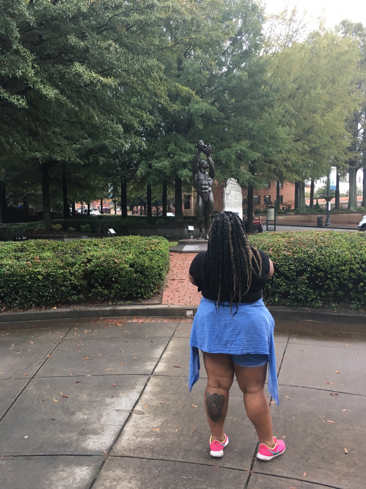 redlipsmwauh:  Being fat and beautiful in Atlanta ✨  Photo creds: @thickthighzmelanin