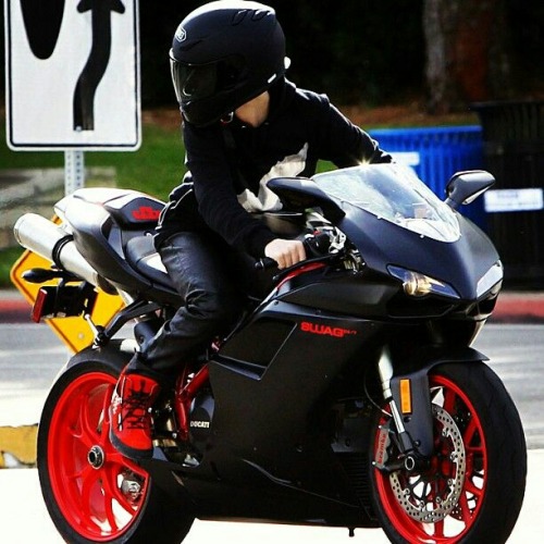 kimy34:  Girls biker 🎀💅💋💪🔨🔧🚥🚧🏆👠👜👍