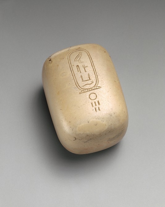 ancientpeoples:
“ Weight equal to 5 deben
Old Kingdom Dynasty 5 Reign of Userkaf ca. 2649–2100 B.C.  (Source: The Metropolitan Museum) ”