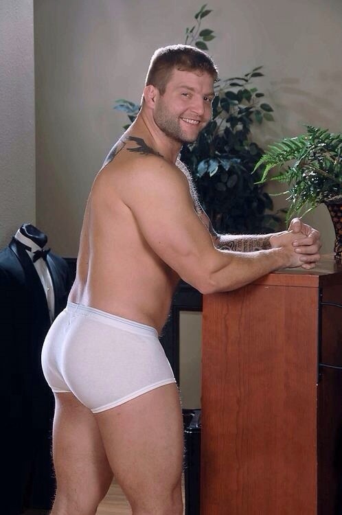 roscoearky:  4hombres4men:  HOT !!!!  Colby!!!! Oh yeah 