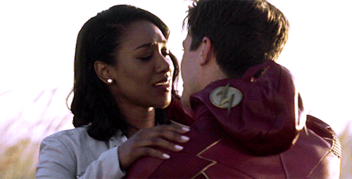 irisandtheflash: Iconic Westallen Moments: Barry comes home to Iris.