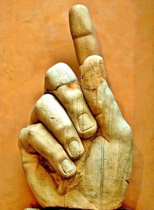 avvoltoio:ART HISTORY MEME →  [1/7] sculptures or other mediaThe Colossus of Constantine, 4th centur