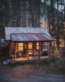 Angelonfire77:  I Could Sit On This Porch For Hours And Hours - In The Rain. With