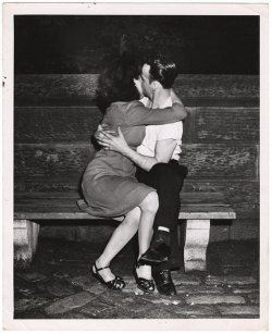 Fuckyeahvintage-Retro:lovers Embracing On Bench In Central Park. Nyc, 1944 © Arthur