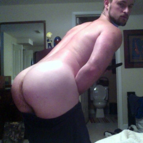 brainjock:  College bro got a big ol’ BUTT!  This sexy college senior is all about his fitness, biking at least 50 miles a week! He likes to stay active, because he had to have open heart surgery as a teen and wants to stay in top physical condition