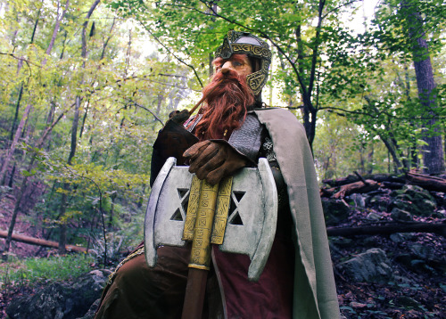 celticruinsdesigns:We celebrated the last day of Tolkien week, with a Legolas/Gimli romp in the wo