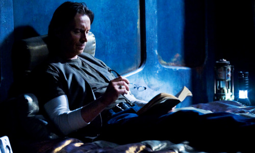 woodelf68:thechloris:Robert Carlyle - SGUA picture set of Rush lying prone and supine or sitting on 