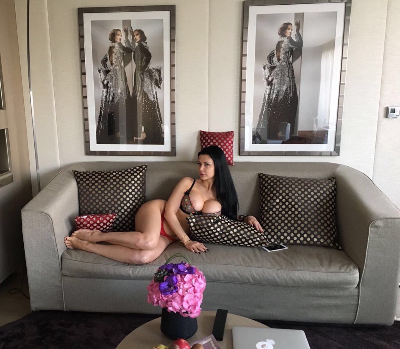 therealalettaoceanxxx:  Bonjour 👸🏻😻  Send in submissions!mostlyamateurs@yahoo.comSnapchat