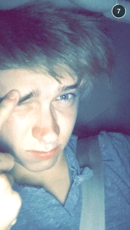 lxkekorns:unclekornicob:Sleepy Luke on snapchat 