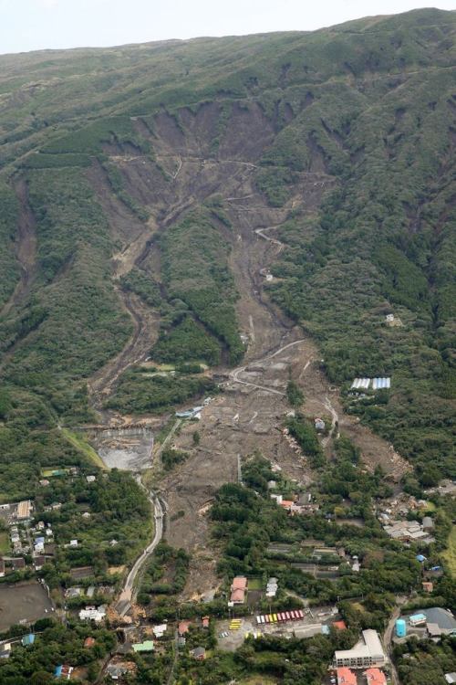 MudslidesThis mudslide was photographed in 2013 on the Izu Islands near Japan.  The Izu islands are 