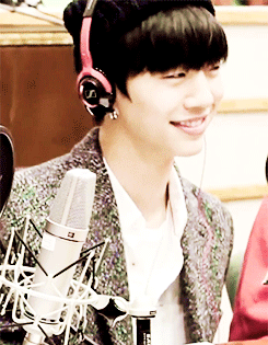 b2ngyonggukz-deactivated2014111:  yongguk's reactions to jae's ideal type talk; 