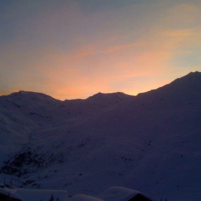 amazing-places-omg:  travellingsisters2015:  Nothing like a #sunrise over the mountains!